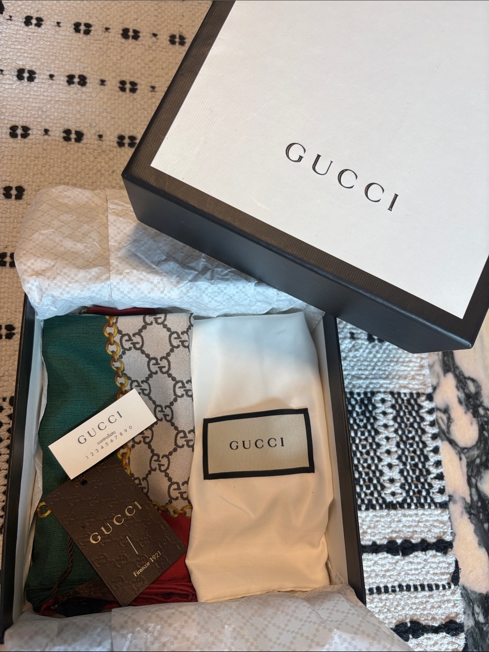 Authentic BNWT!! GUCCI CA WEBCREST SILK TWILLY SCARF 🧣#327371